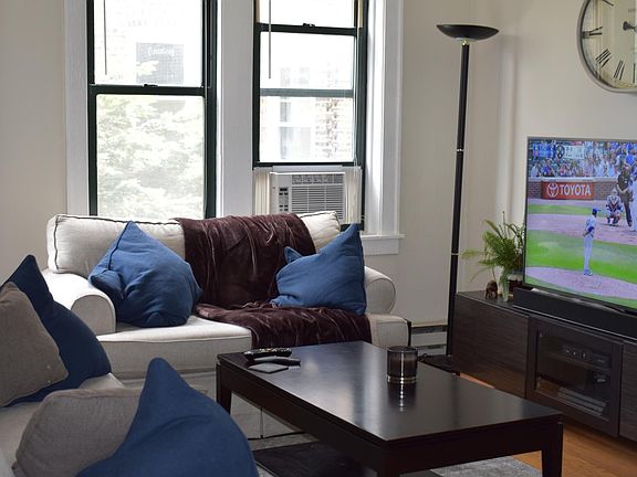 4th image of 3839-41 N Greenview Ave #3839-1E