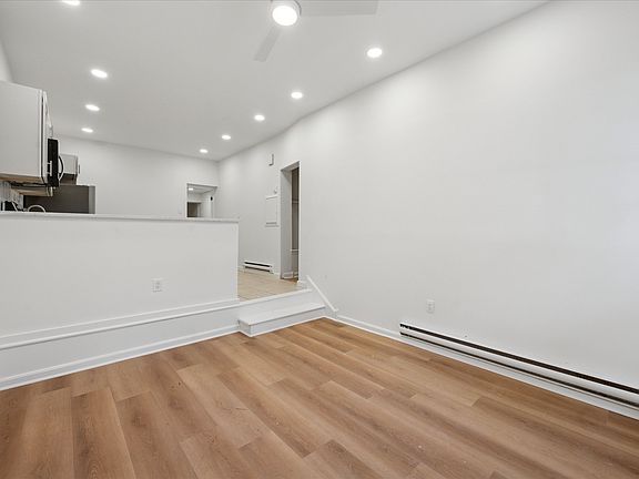 3rd image of 2120 Christian St #1