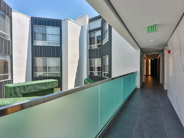UrbanLux Hollywood Premium — Photo 6