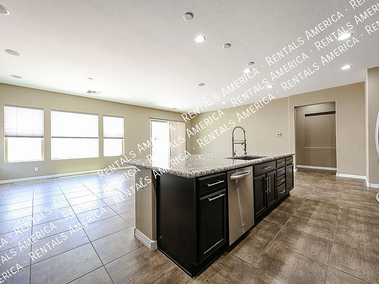 3325 E Coconino Dr — Photo 23