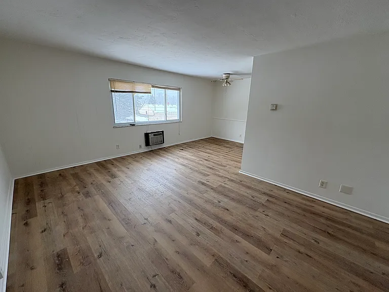 4541 E 104th St #5 — Photo 2