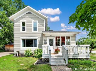 225 S Jefferson St, Lowell, MI 49331