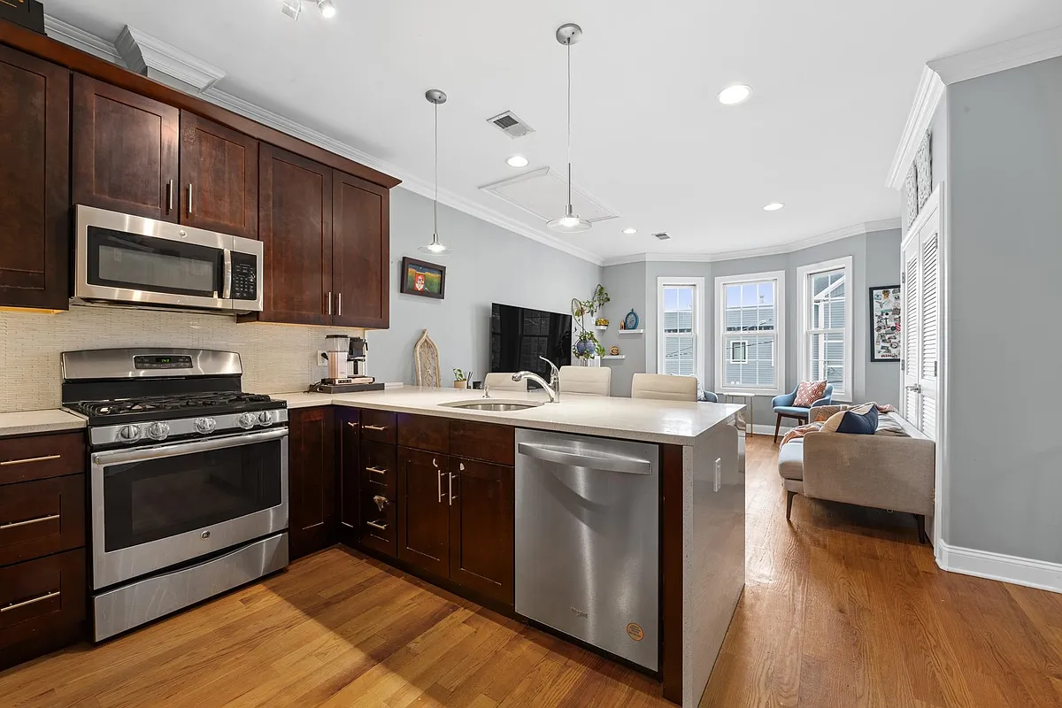 Building Photo - 165 Thorne St #2