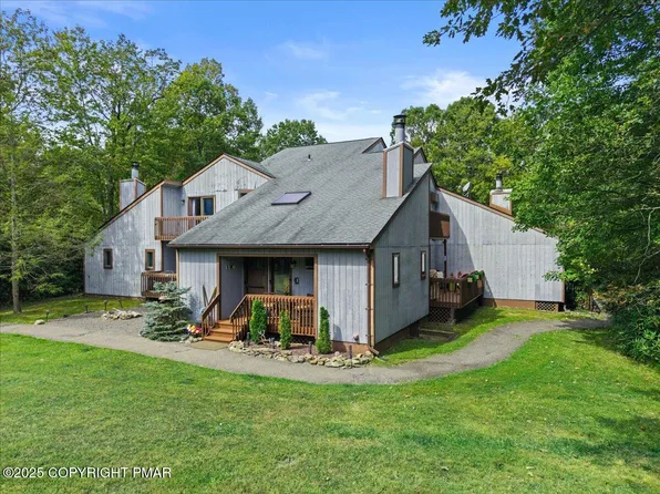 16 Ski Side Ct, Tannersville, PA 18372