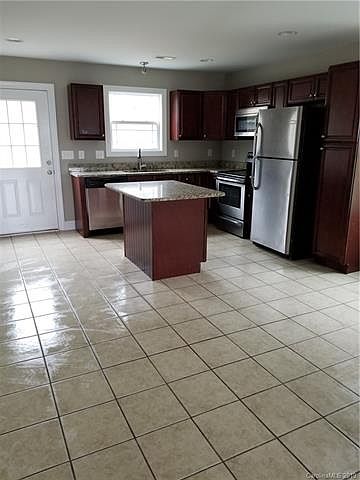 2nd image of 912 Oakwood Ave