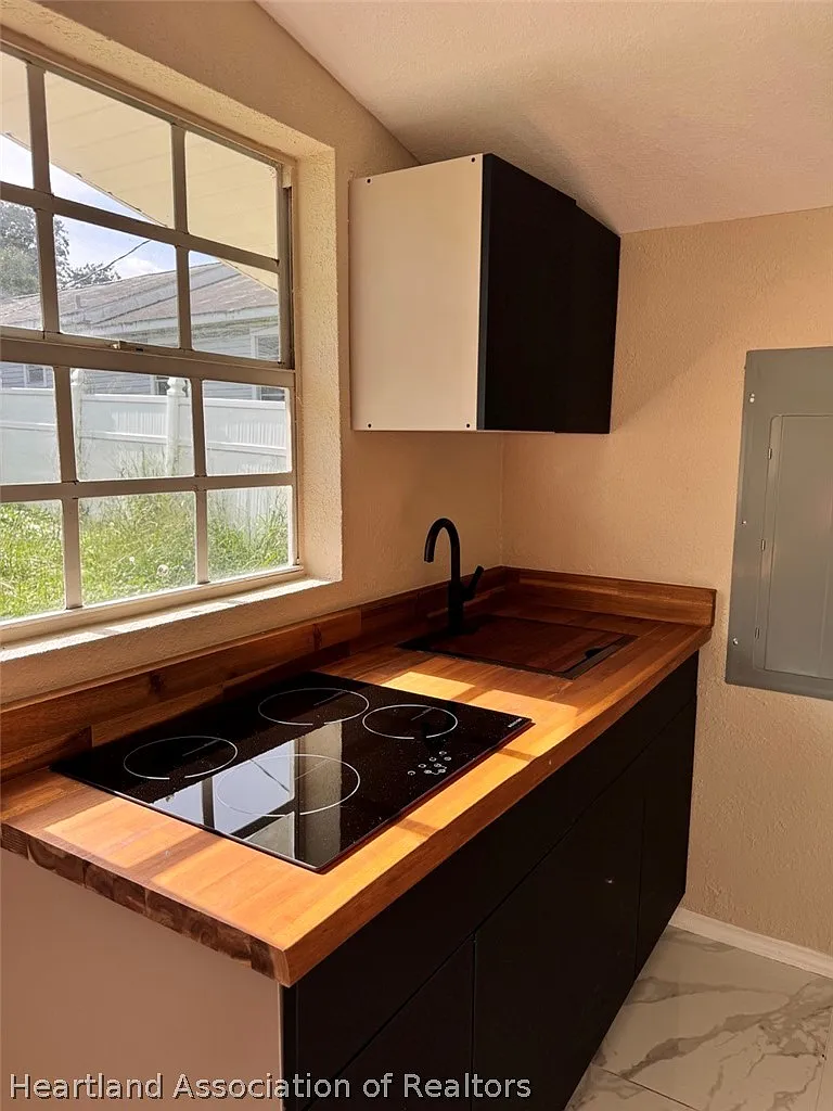 1 bed, 1.0 bath, 650 sqft, $1,100 — Photo 4