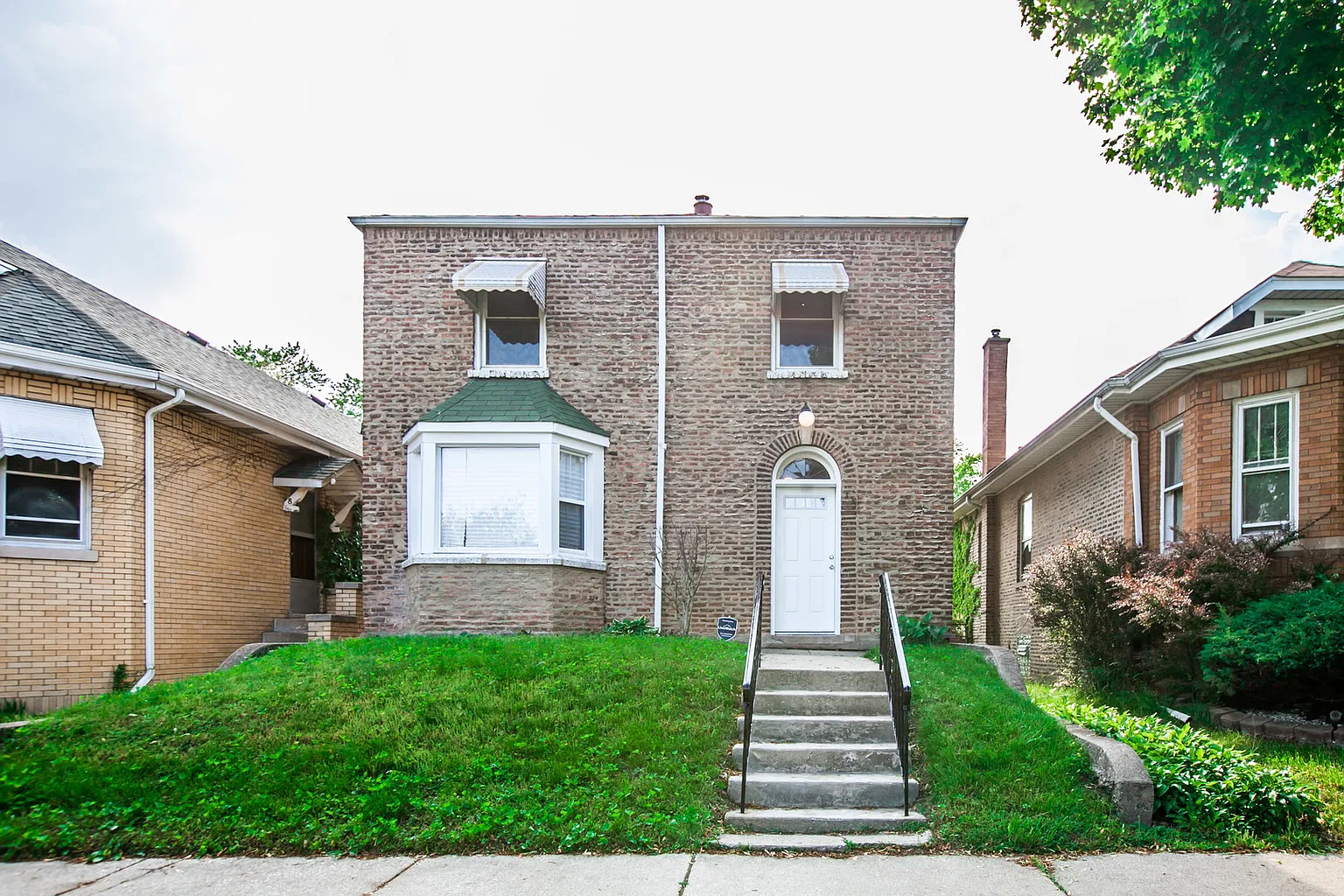 8348 S Dante Ave photo 1