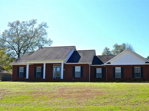 877 Oak Lake Dr, Enterprise, AL 36330