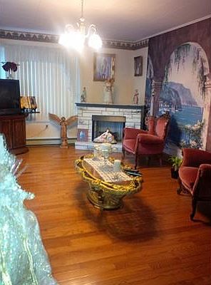 2nd image of 9 Hill St