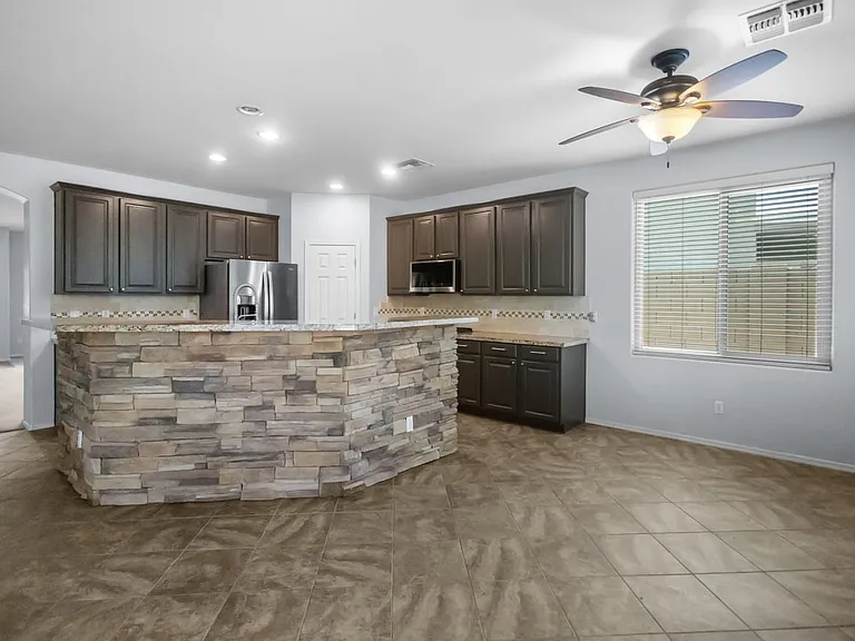 8352 W Molly Ln — Photo 4