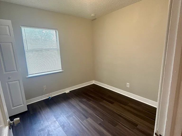 1719 Wofford Ave — Photo 4
