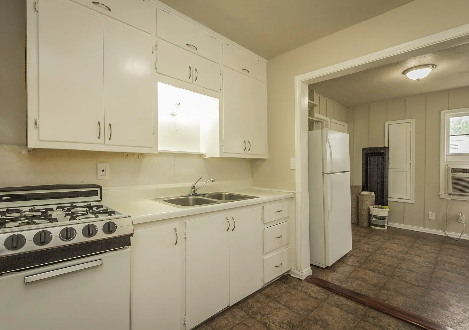 Adorable 2 bedroom 1 bath home in Indianola — Photo 4