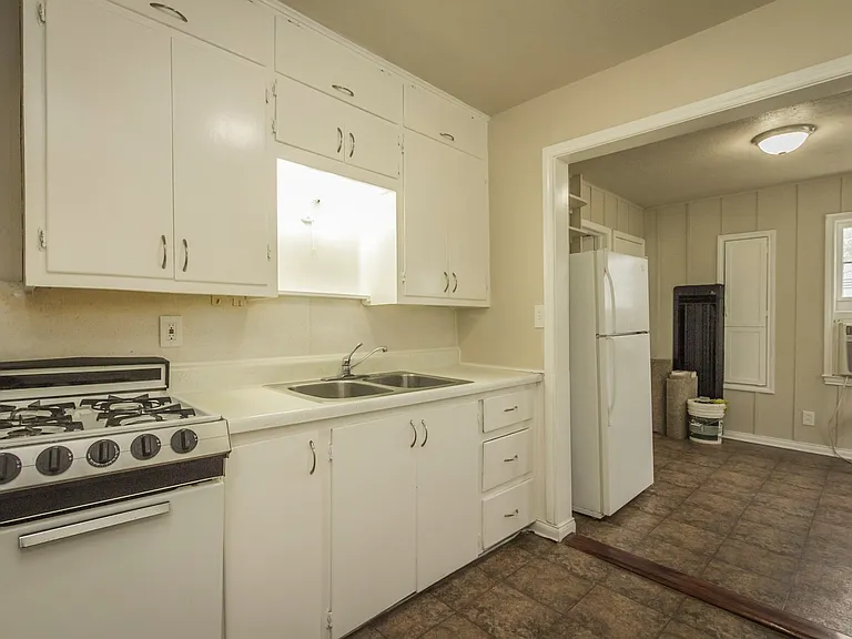 204 E Franklin Ave — Photo 4