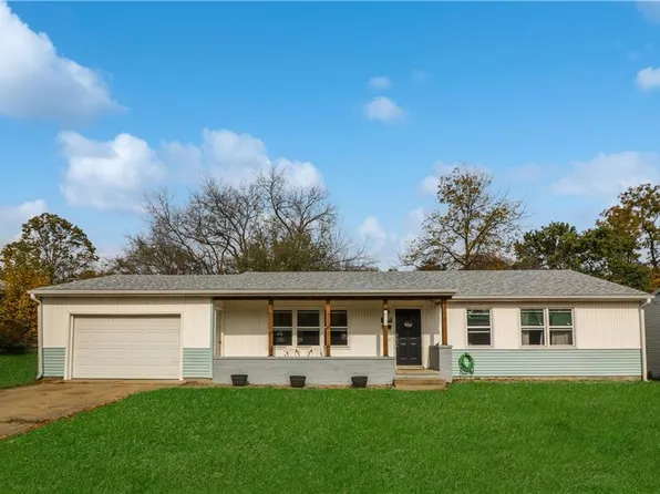 613 Christopher St, Warrensburg, MO 64093