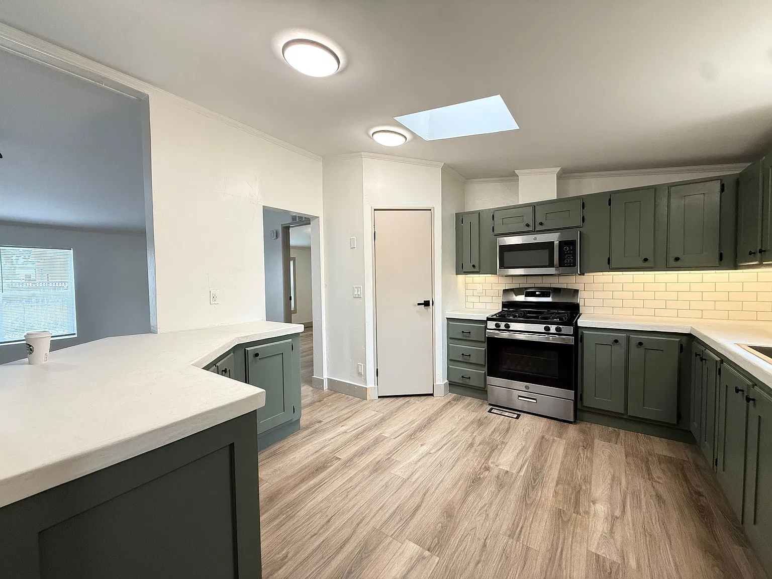 4 bed, 2.0 bath, 1300 sqft, $3,300 — Photo 3
