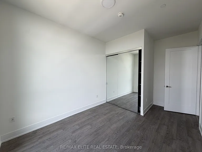 858 Dupont St #Penthouse 07 — Photo 11