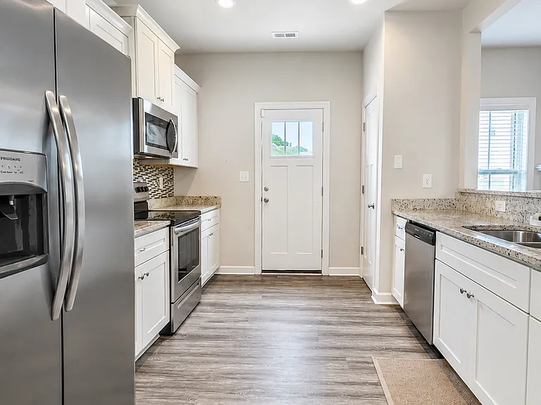 2204 Engle Ave — Photo 9