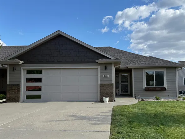 407 Cypress Cir, Harrisburg, SD 57032