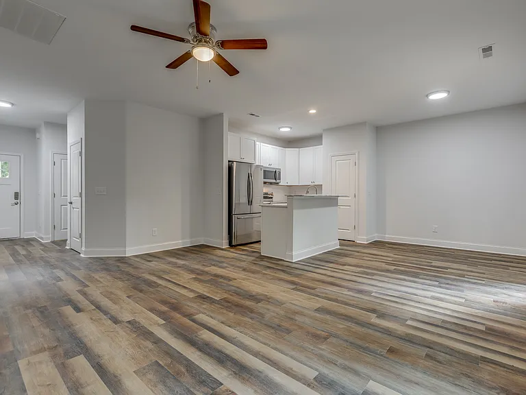 503 Winsor St — Photo 11