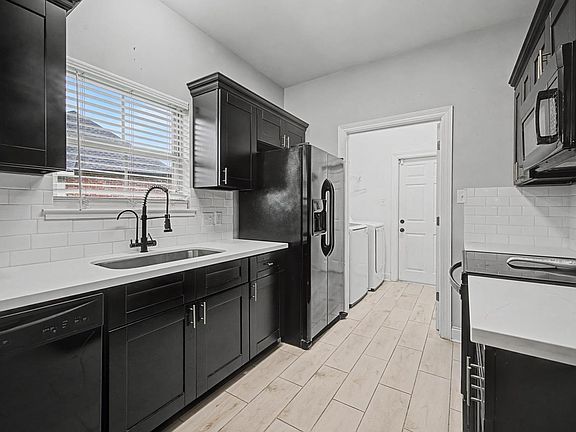 5th image of 180 Belle Isle Dr