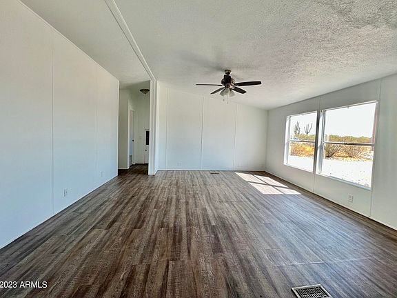 3rd image of 8602 N CUSTER Drive