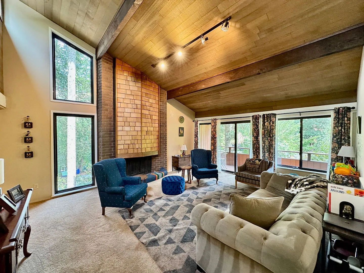 Bellevue Home with A/C and EV Charger — Photo 3