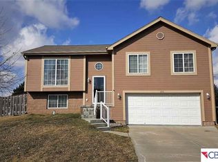 802 Lake Tahoe Dr, Papillion, NE 68046