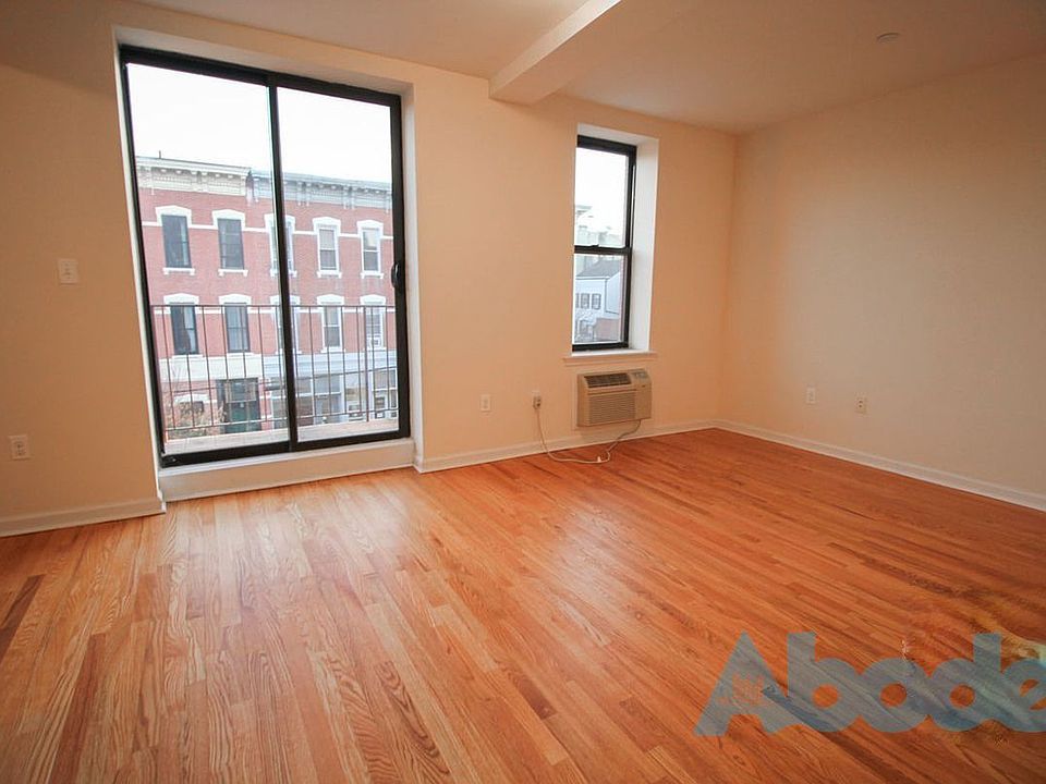 2nd image of 133 Meserole Ave #3B