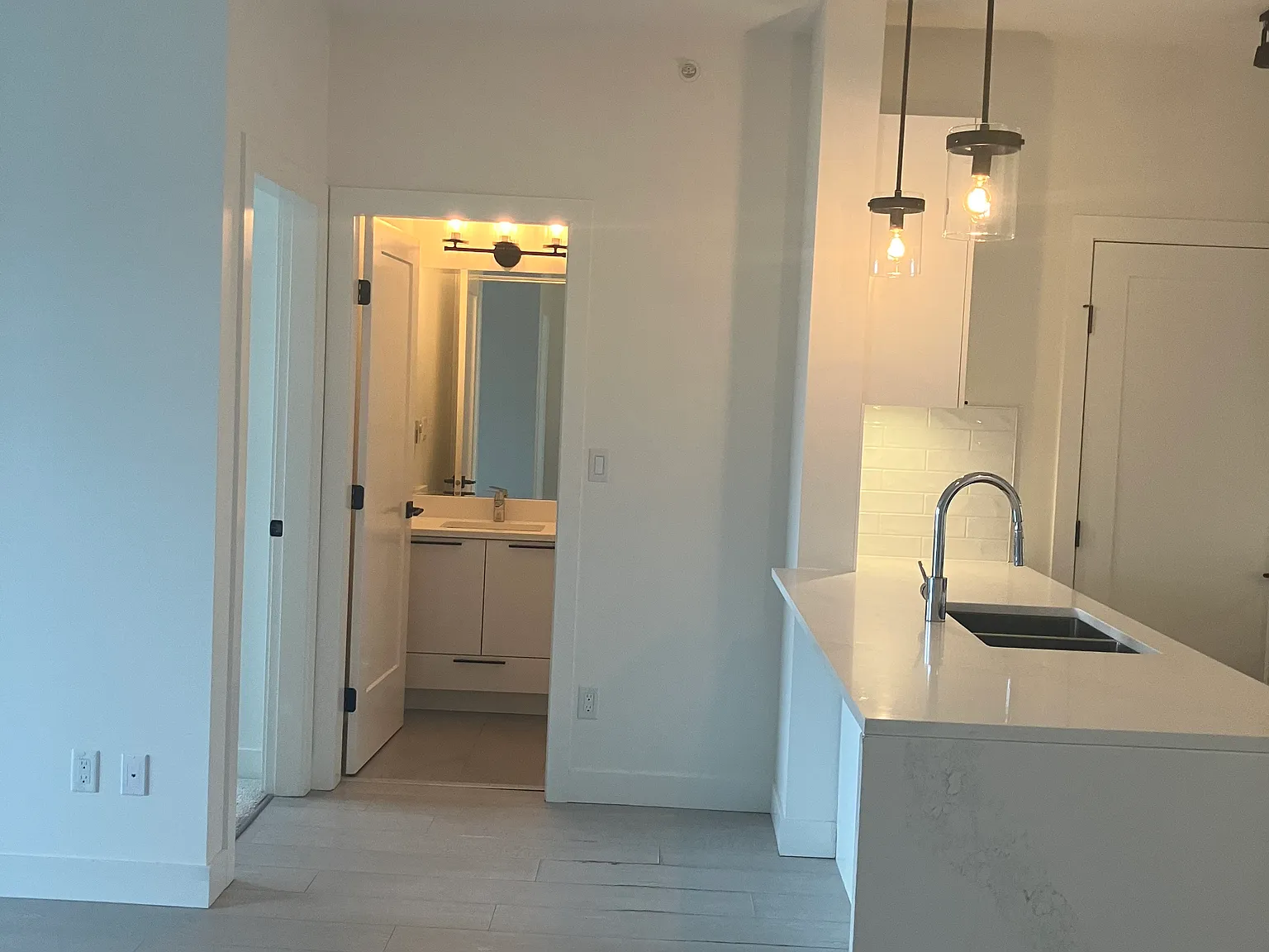 2 bed, 855 sqft, $1,900 — Photo 1