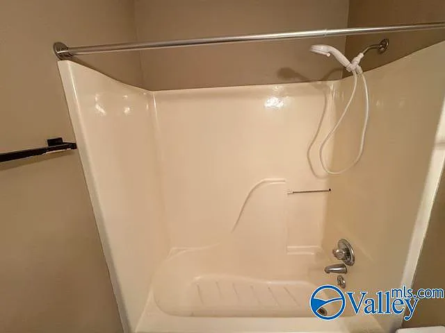 127 Colby Dr — Photo 16