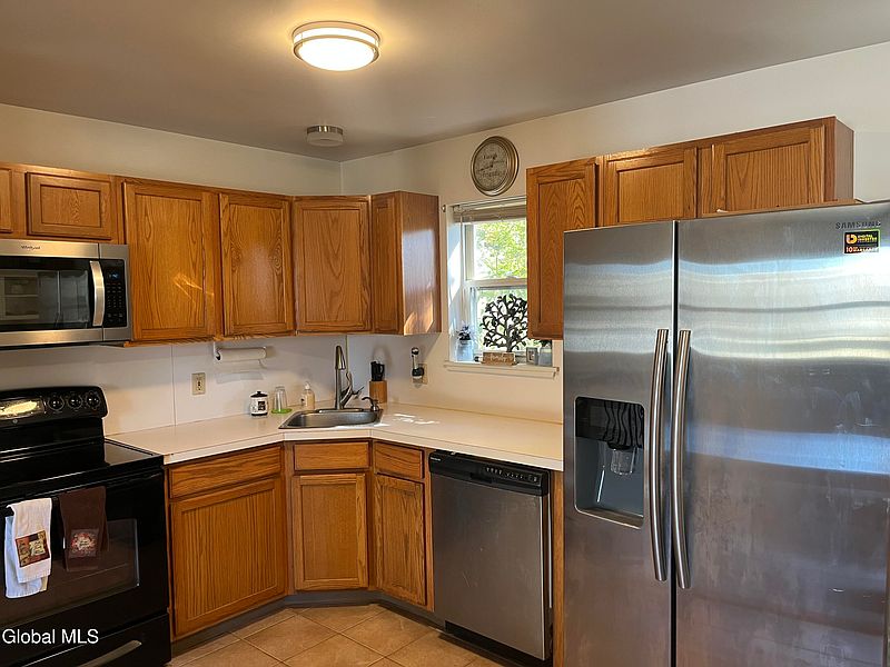 5th image of 22 Hillcrest Avenue