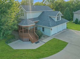 705 Creek View Ct, Coralville, IA