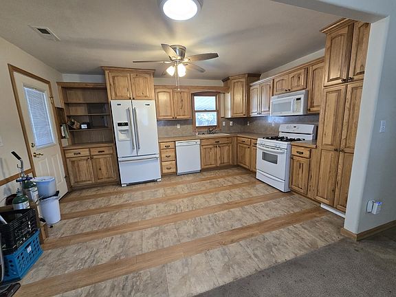 4th image of 552 Beverly Rd