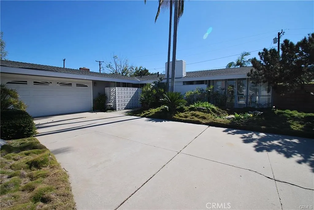 3 bed, 1736 sqft, $5,250 — Photo 1