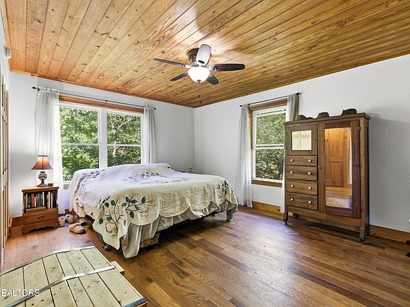 15th image of 1705 Eagle Furnace Rd