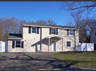 25 Imperial Dr, Selden, NY 11784