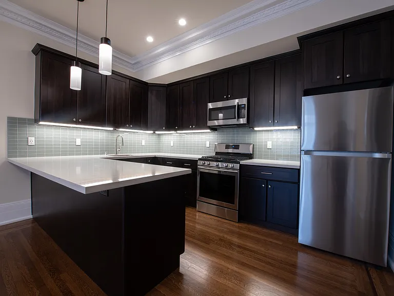 Warrington Apartments — Photo 11