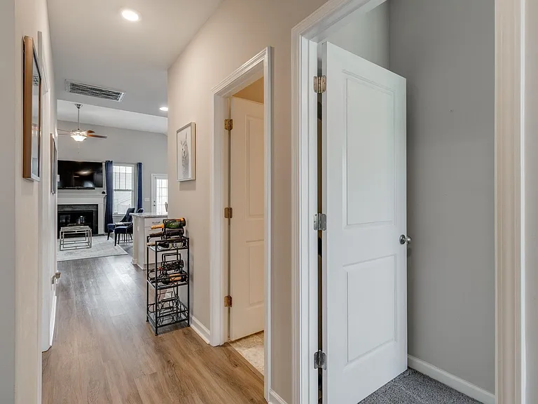 1453 Ardennes Dr — Photo 6
