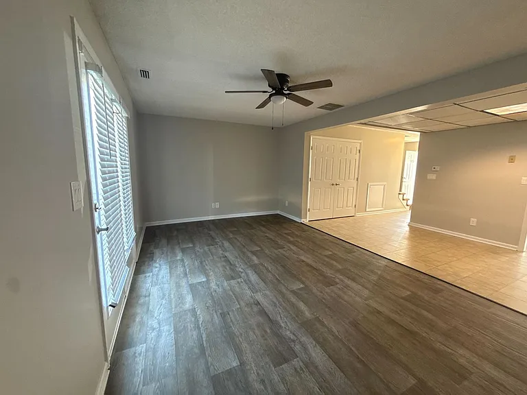 Western Villa Townhomes — Photo 13