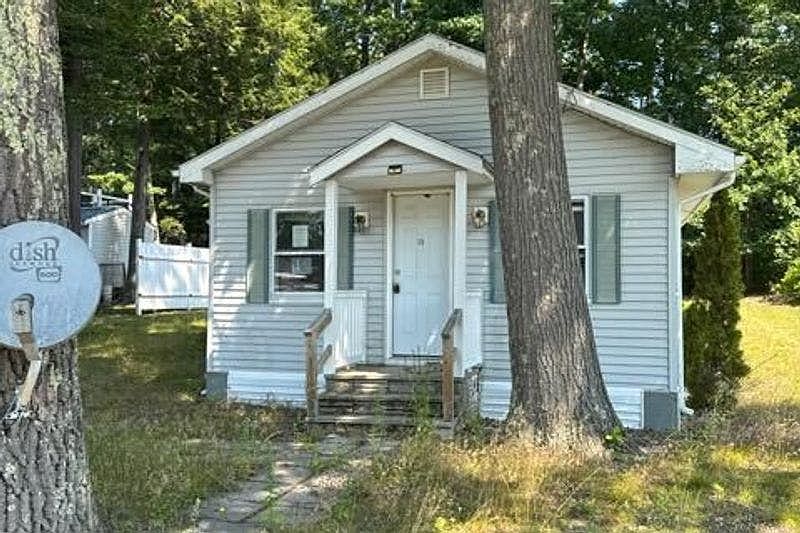 1st image of 15 Riley Rd