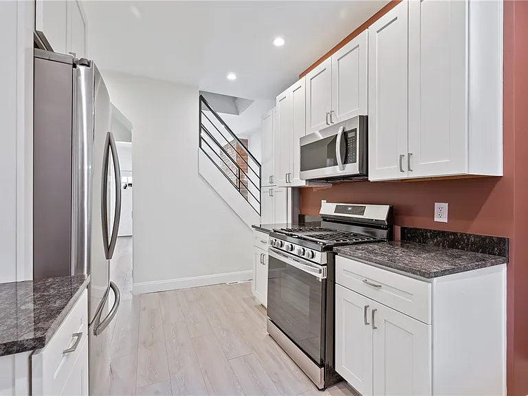 5140 Dresden Way — Photo 8