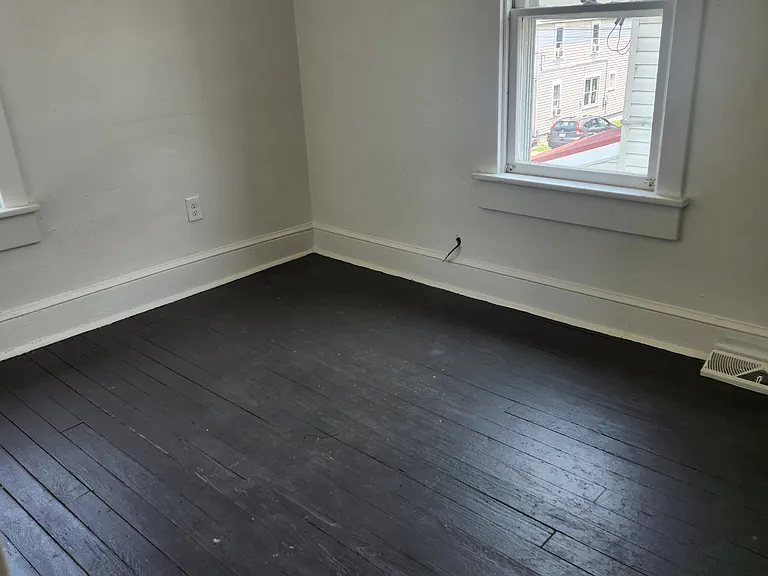 804 W John St — Photo 9