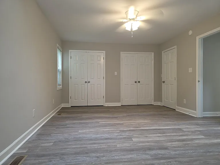 201 Thomas Dr — Photo 8