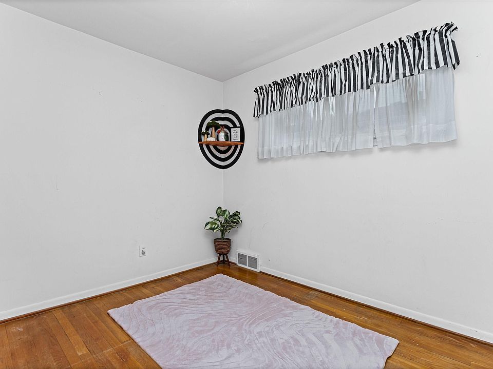 22609 Lake Dr, photo 15