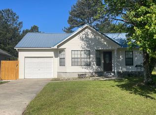 218 Riverview Dr, Daleville, AL 36322