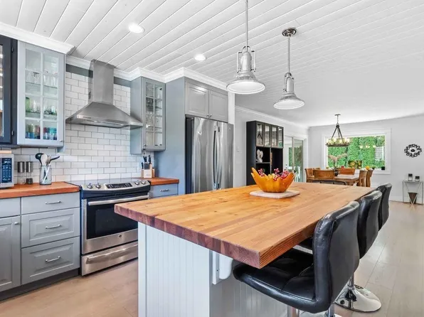 16127 8th Ave, Surrey, BC V4A 8W5