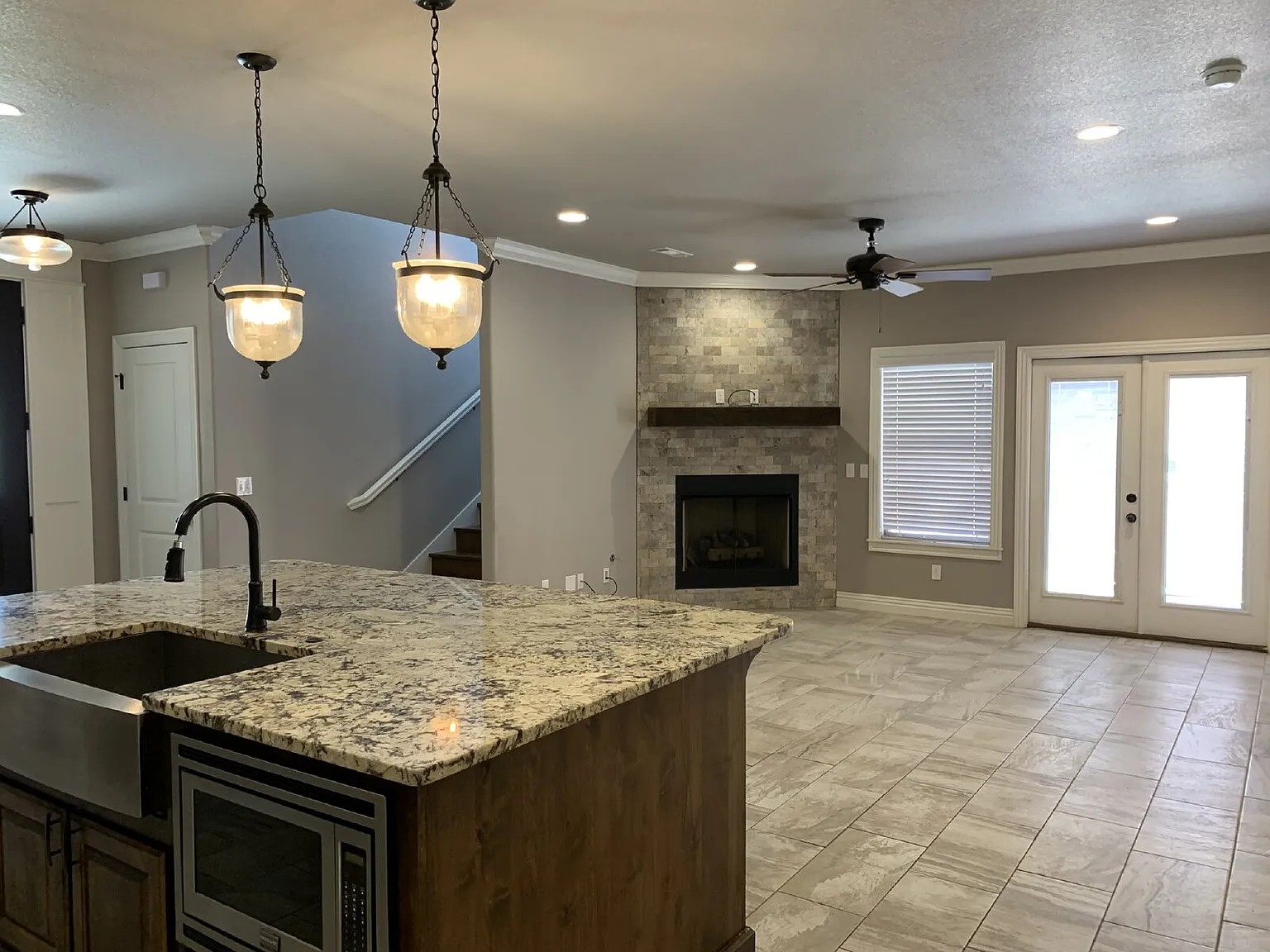 5 bed, 2.5 bath, 2113 sqft, $2,750 — Photo 4