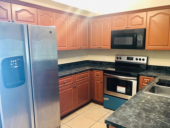 5th image of 2121 Redmond St
