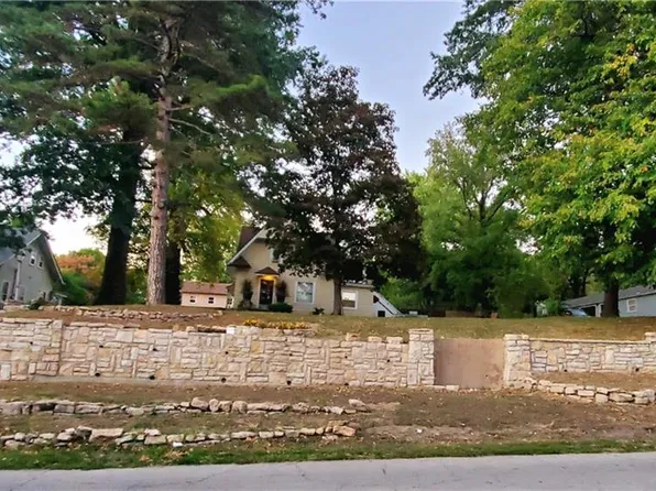 11230 E 15th St S, Independence, MO 64052