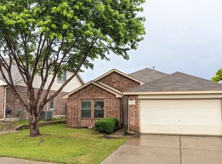 9832 Rimstone Dr, Fort Worth, TX 76108